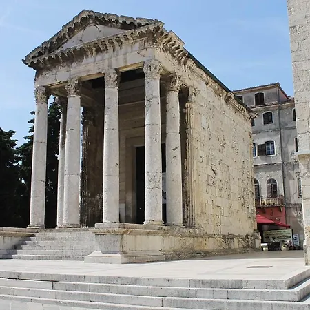 Apartments La Vita E Il Mare Пула