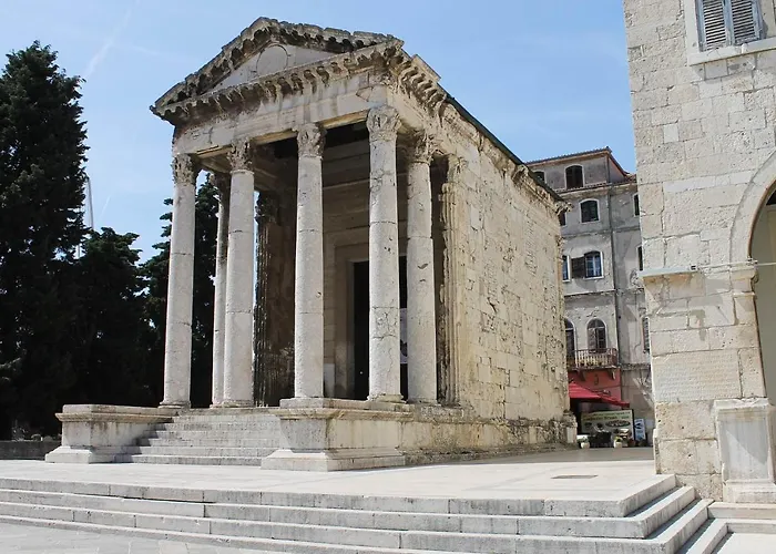 Apartments La Vita E Il Mare Пула